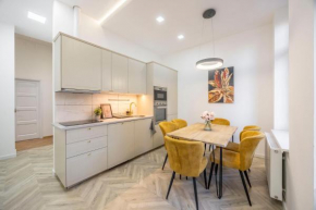 Central Located Grand Residence with 4 BEDROOMS